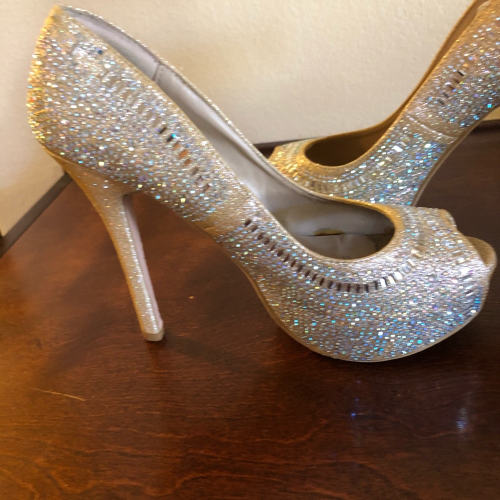 Shoes - Picture 4 of 4